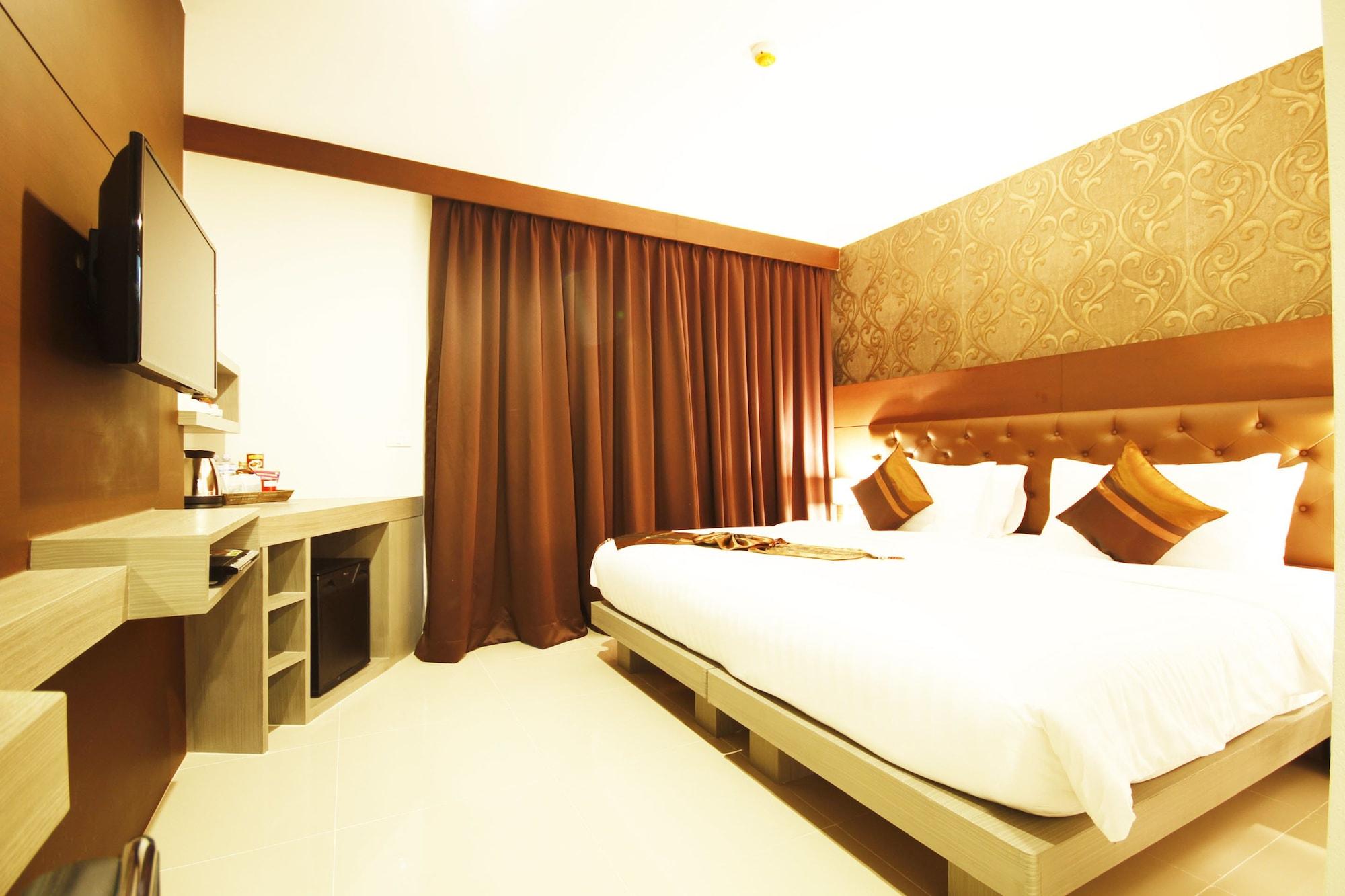 Hemingways Silk Hotel Patong Exterior foto