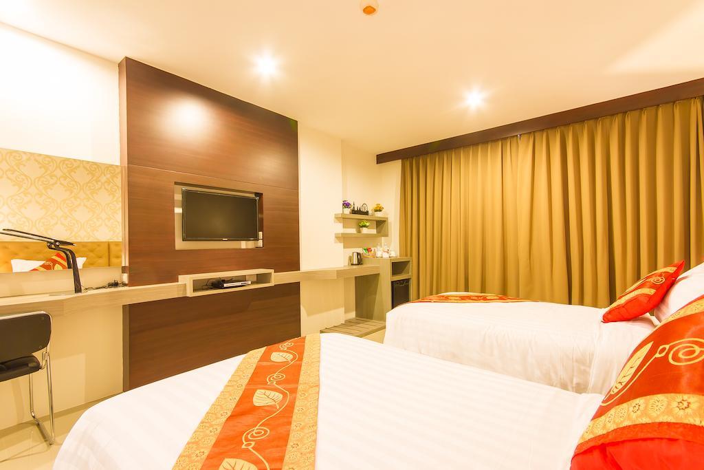 Hemingways Silk Hotel Patong Zimmer foto