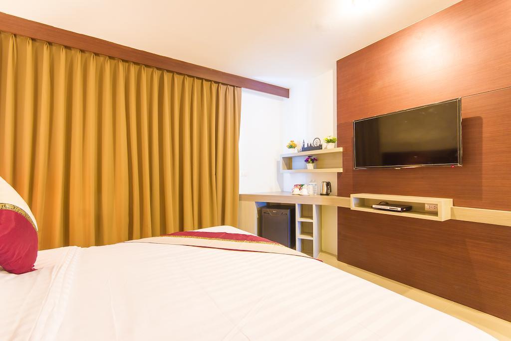 Hemingways Silk Hotel Patong Zimmer foto