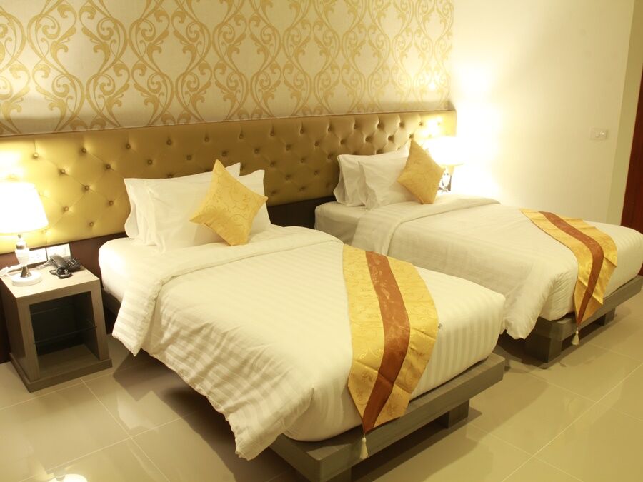 Hemingways Silk Hotel Patong Exterior foto