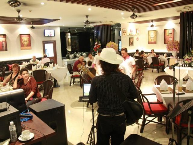 Hemingways Silk Hotel Patong Exterior foto