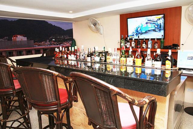 Hemingways Silk Hotel Patong Exterior foto